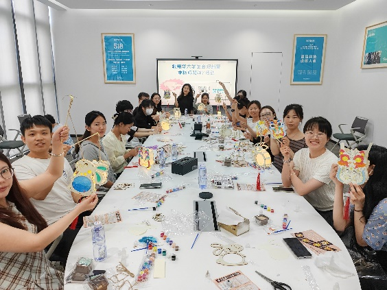 “共绘月圆，遥制秋意”|杭州华大学生会顺利开展招新宣讲暨中秋主题手提灯笼DIY体验活动